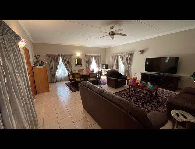3 BEDROOM HOUSE FOR SALE IN LYTTELTON MANOR
